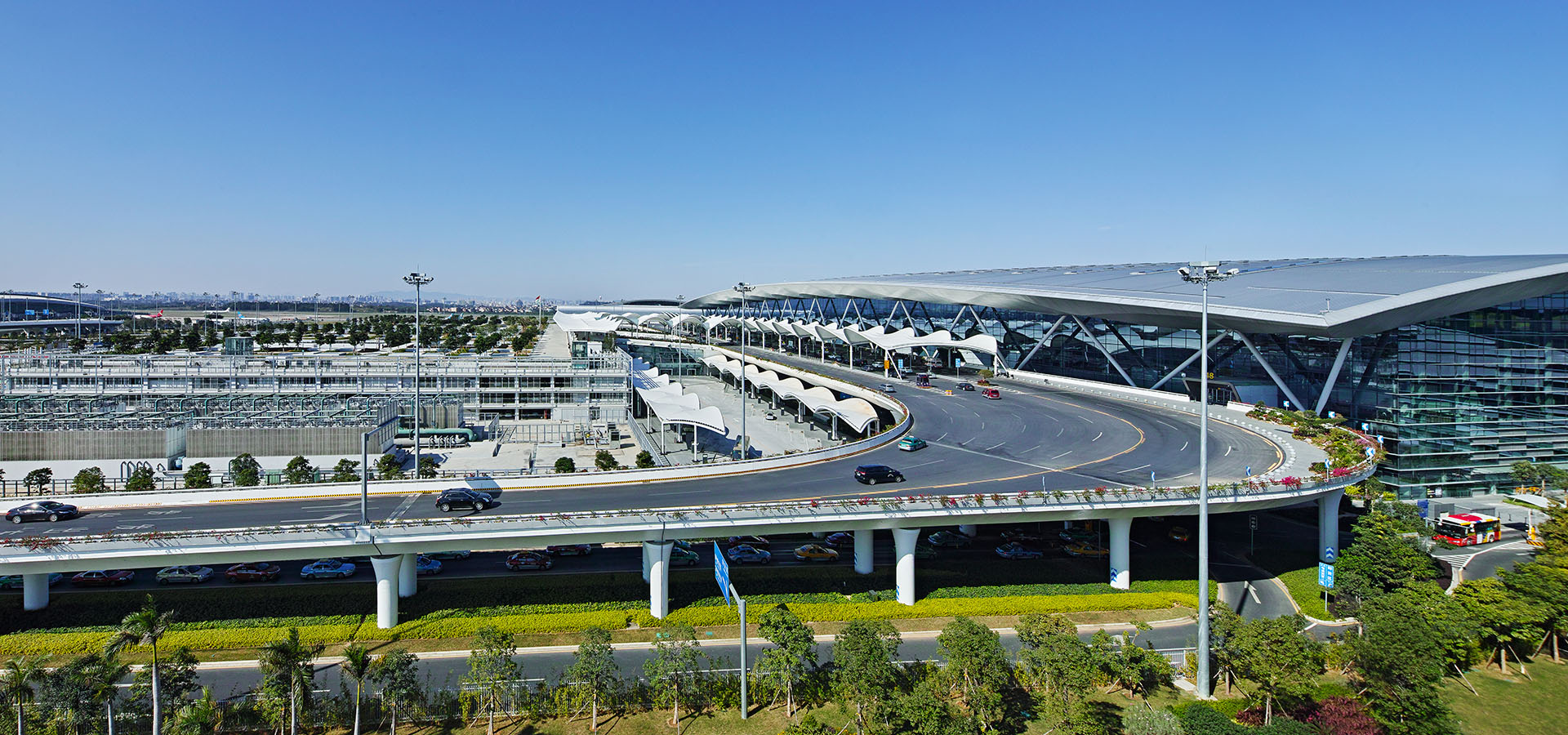 廣州白云國際機場擴建工程二號航站樓及配套設施